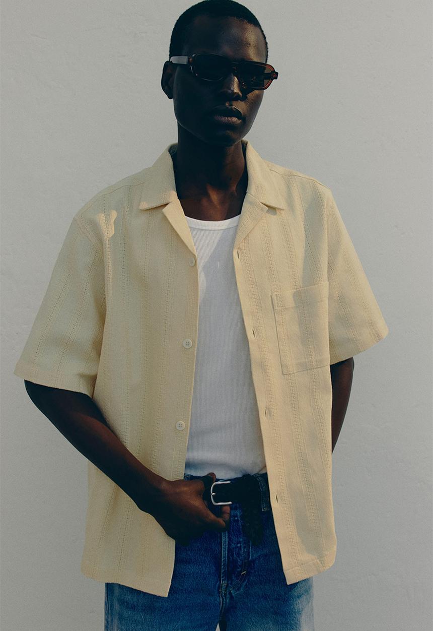 H&M - Regular fit textured resort shirt - pale yellow