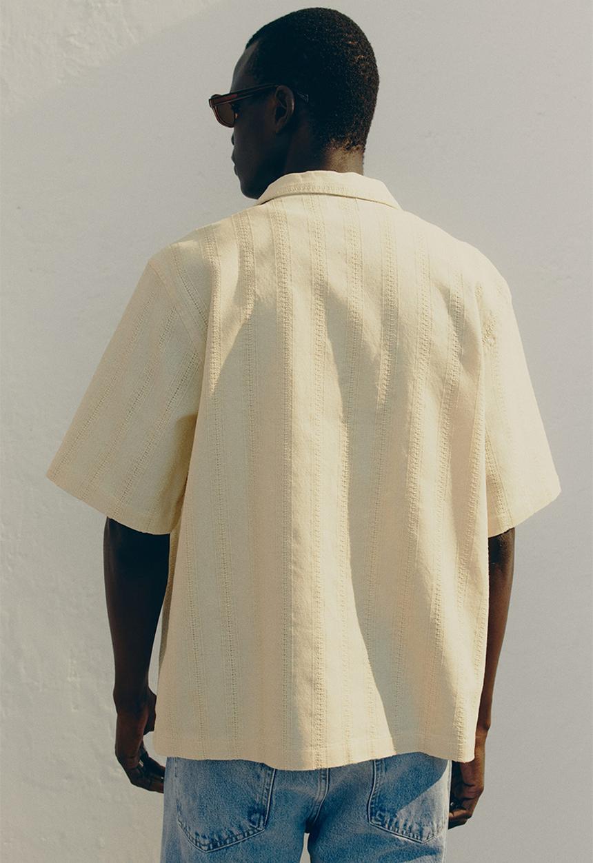 H&M - Regular fit textured resort shirt - pale yellow
