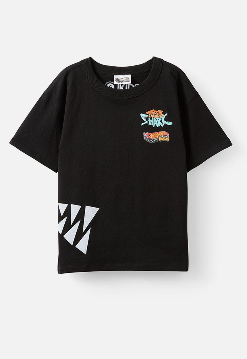 Cotton On - Licensed Drop Shoulder Short Sleeve Tee - Lcn Mat Black/Tiger Shark