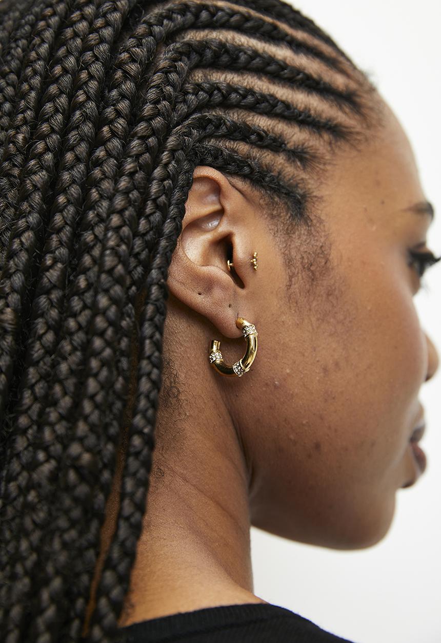Zoe on Trend - Trendy Stone Set Hoop Earrings- Gold