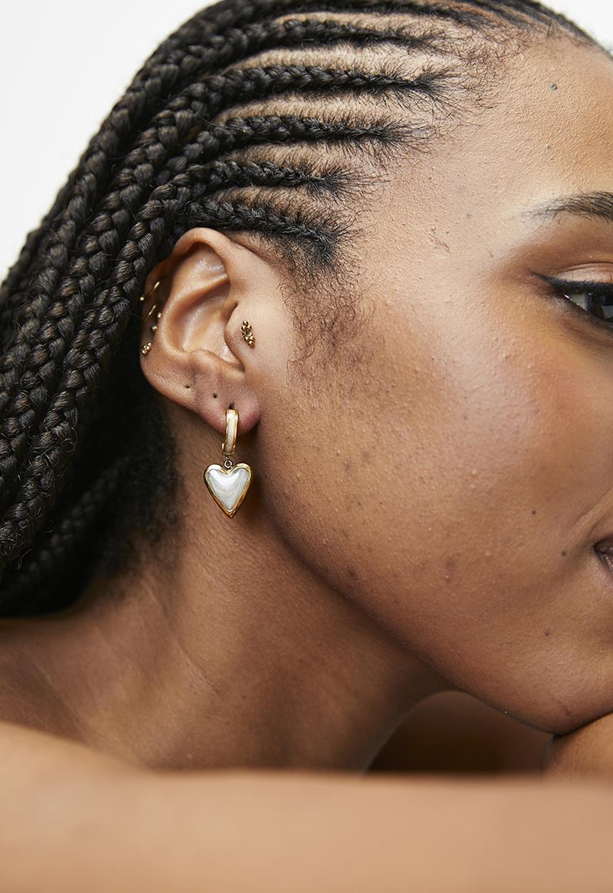 Zoe on Trend - Pretty Heart Drop Earrings- Gold