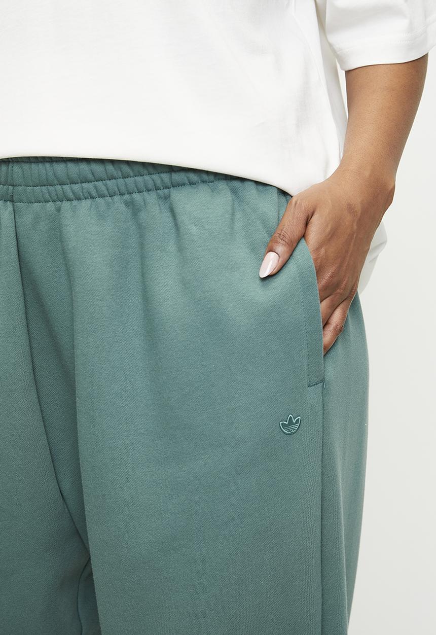 adidas Originals - Plus ESS JOGGER FT W - green