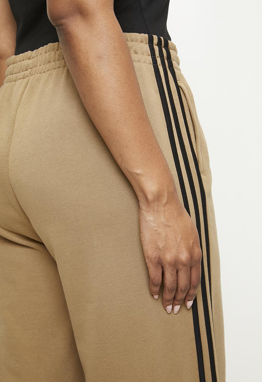 adidas Originals - Plus 3S WIDE SWEATPT  - brown