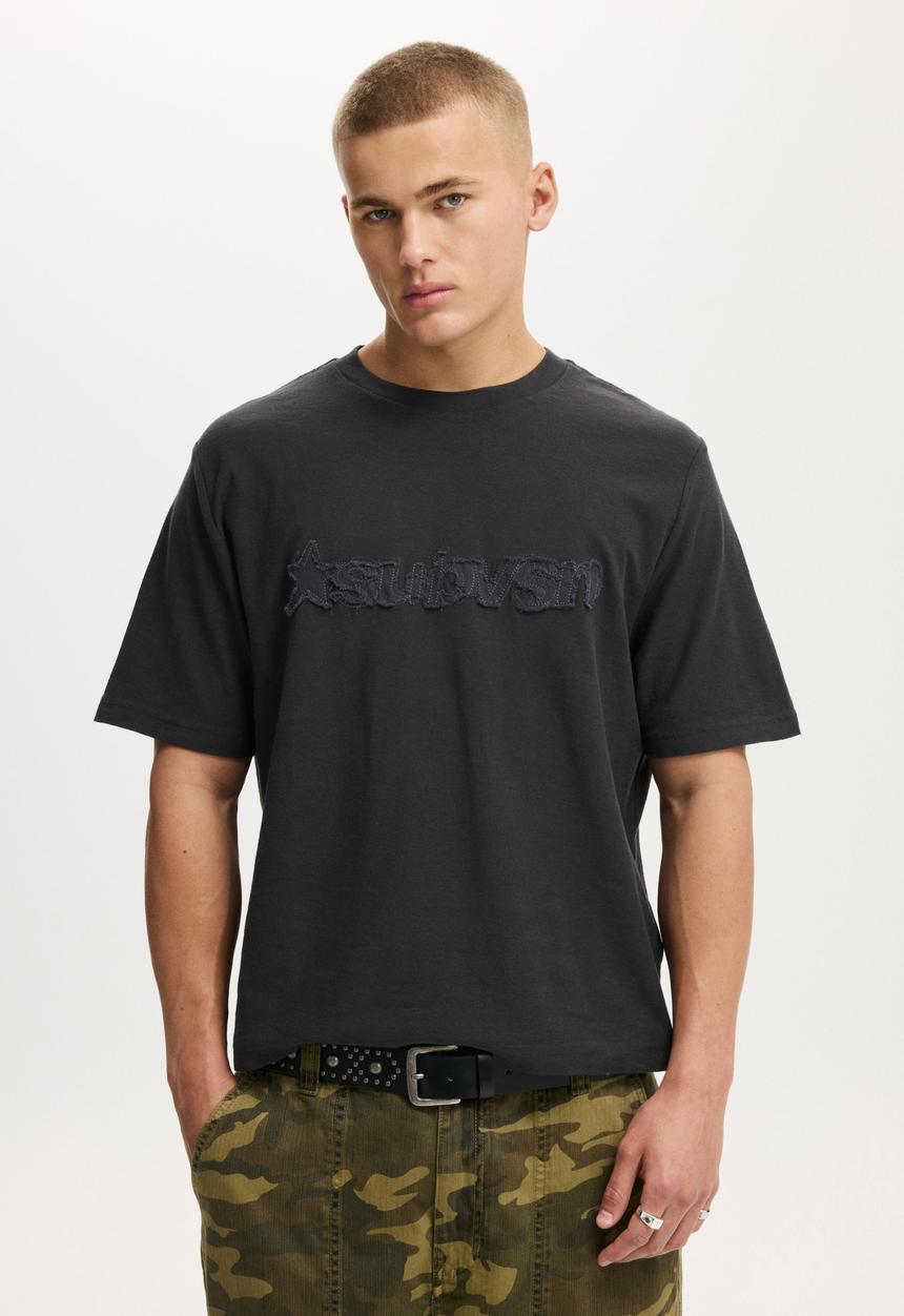 Cotton On - Cropped Fit Graphic T-shirt - Washed Black/Subvsn