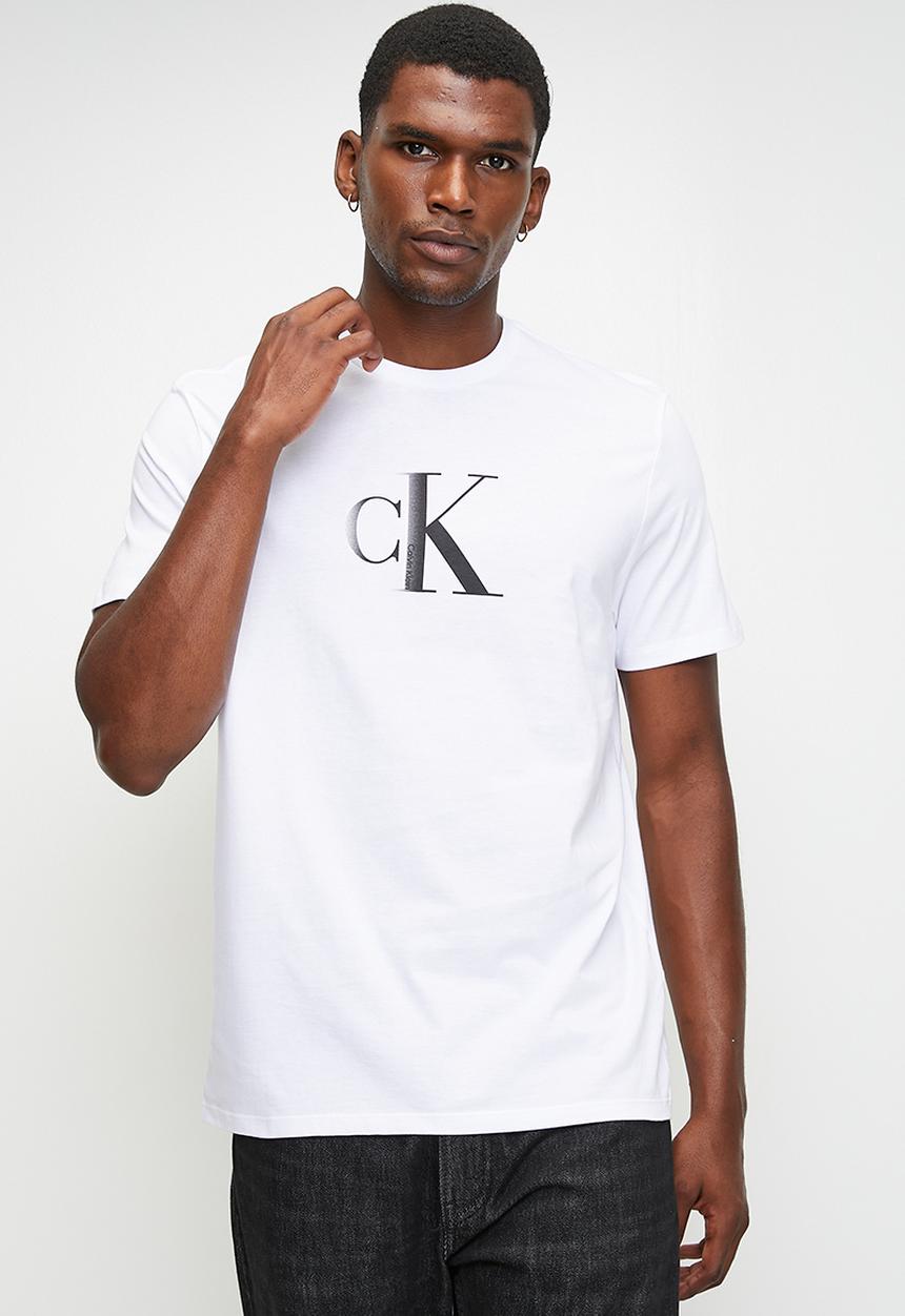 Calvin Klein - Ss Center Monogram Eu Classic Tee - Brilliant White