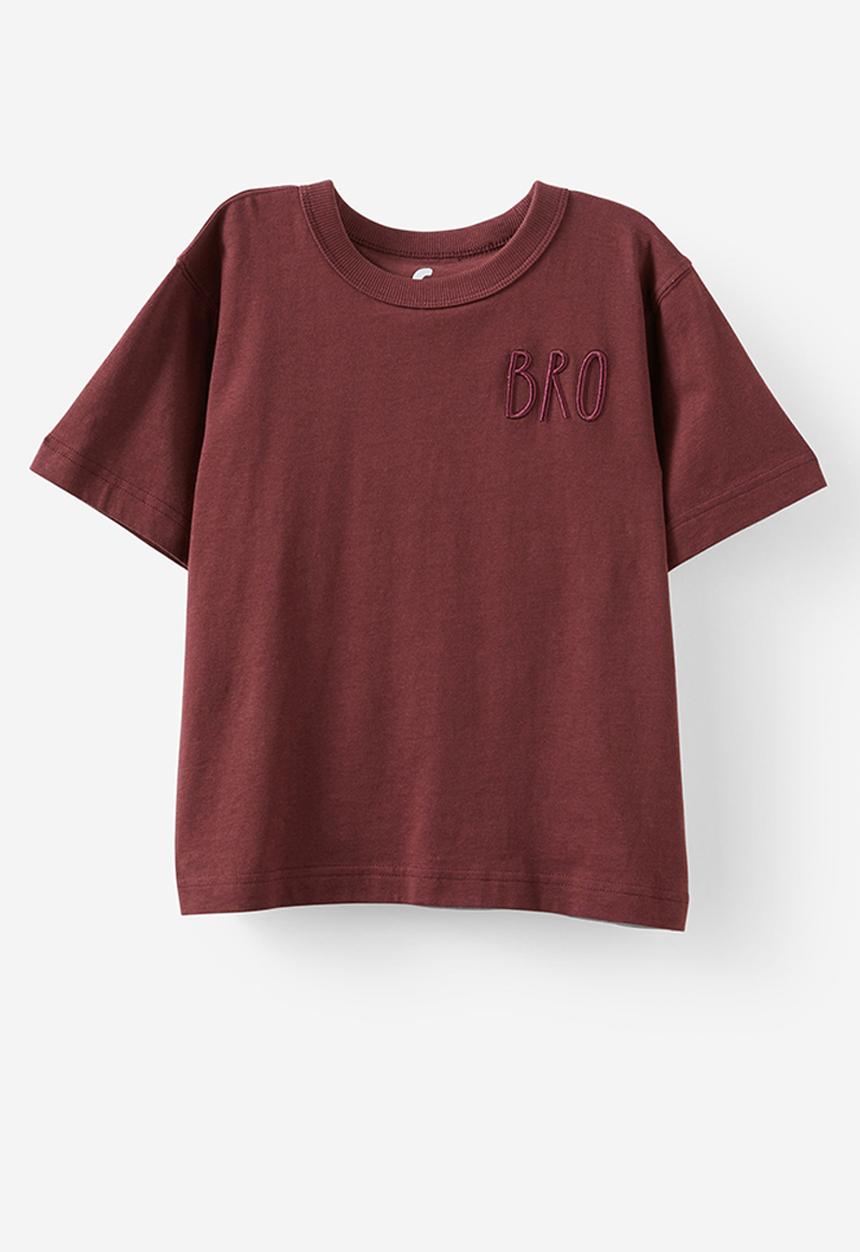 Cotton On - Jonny Short Sleeve Graphic Print Tee - Bordeaux/Bro