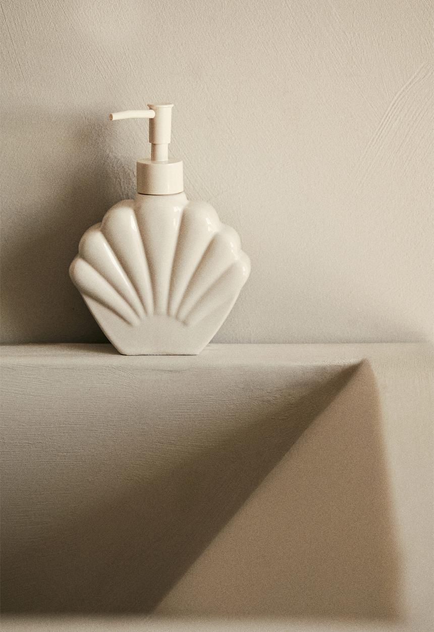 H&M - Seashell-shaped soap dispenser - light beige