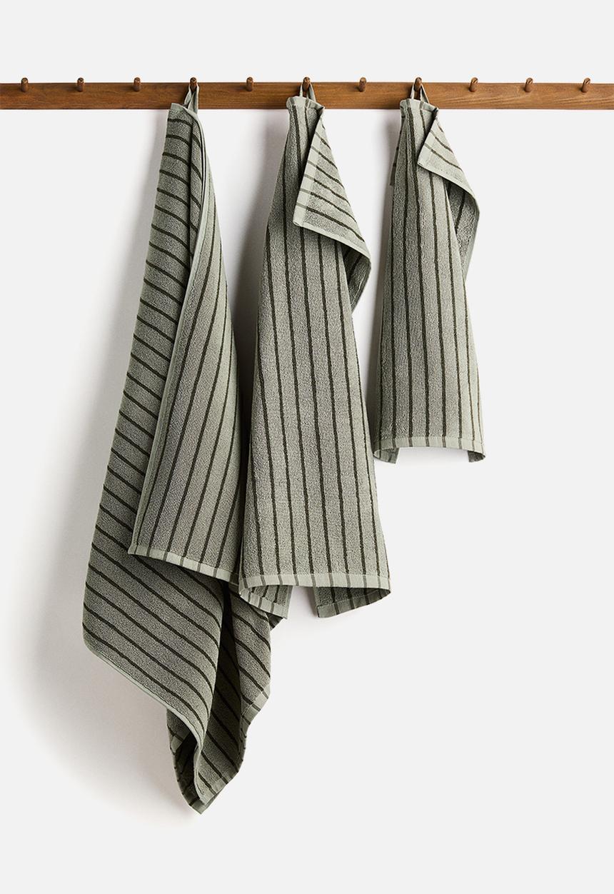 H&M - Striped bath towel - sage green/black striped 
