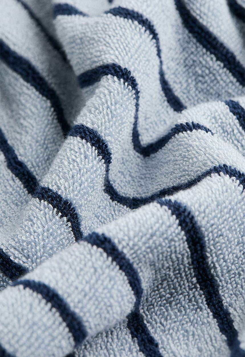 H&M - Striped bath towel - light blue/striped 