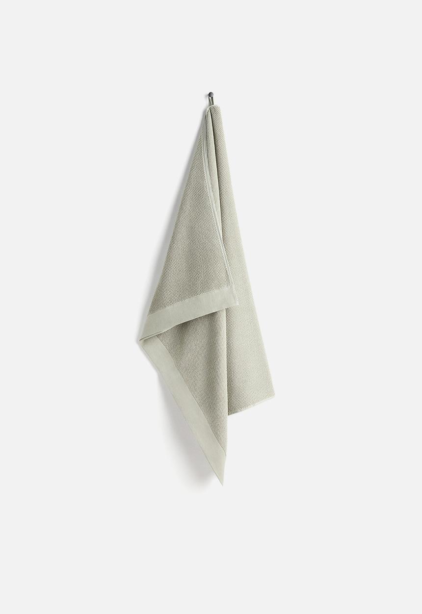 H&M - Cotton terry bath sheet - sage green