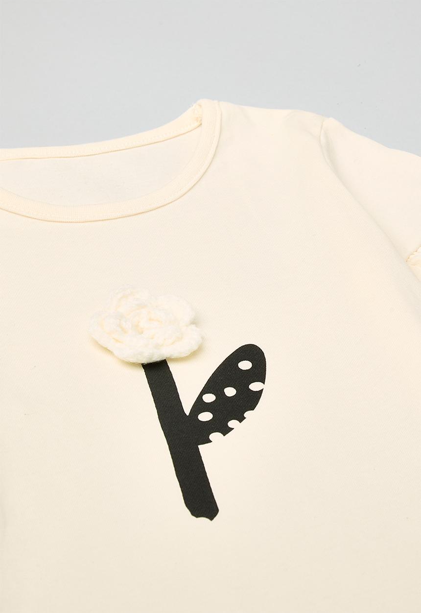 Pop Candy - Petal applique tee with floral aop shorts - cream/black
