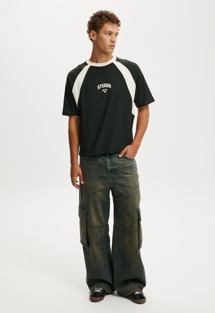 Cotton On - Cropped Fit Graphic T-shirt - Washed Black/Creampuff Studiio Panelled