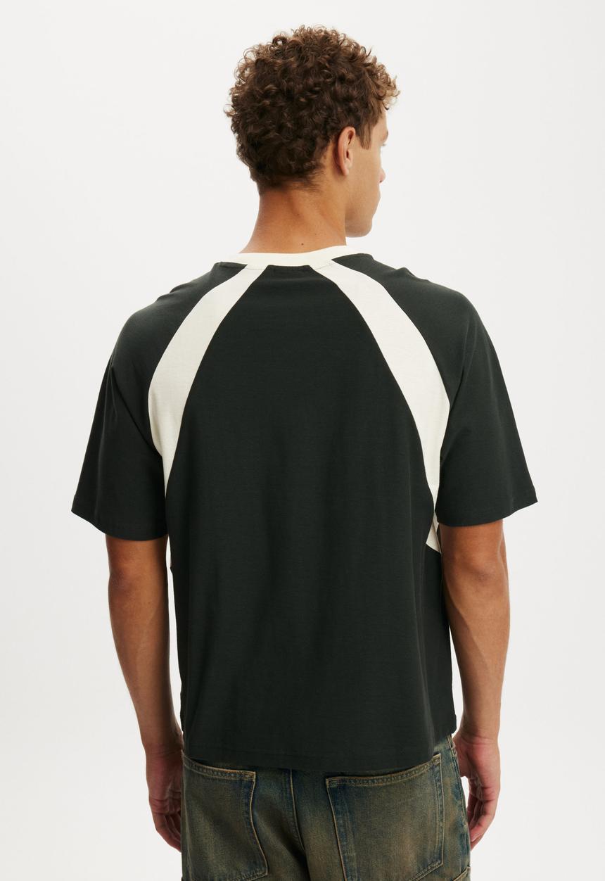 Cotton On - Cropped Fit Graphic T-shirt - Washed Black/Creampuff Studiio Panelled