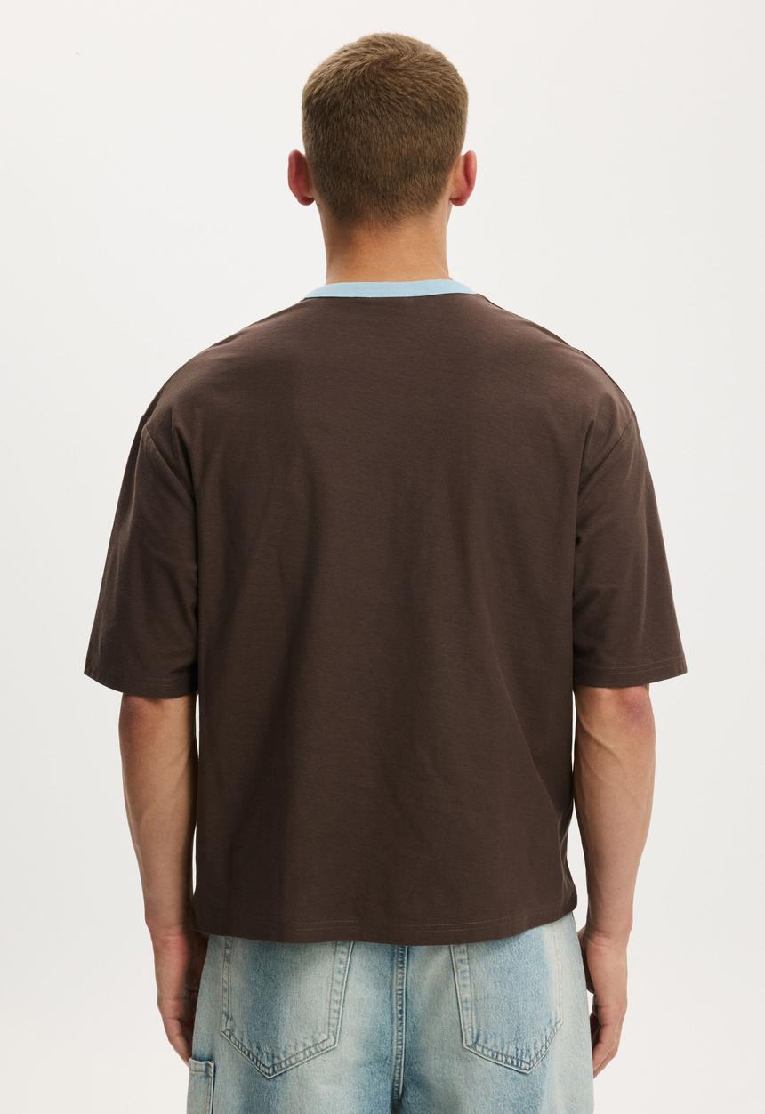 Cotton On - Cropped Fit Graphic T-shirt - Washed Chocolate/Twenty Two