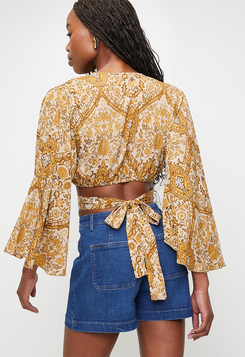 MANDI - Extreme Bell Sleeve With Tie Front D-Ring Detail - Mustard