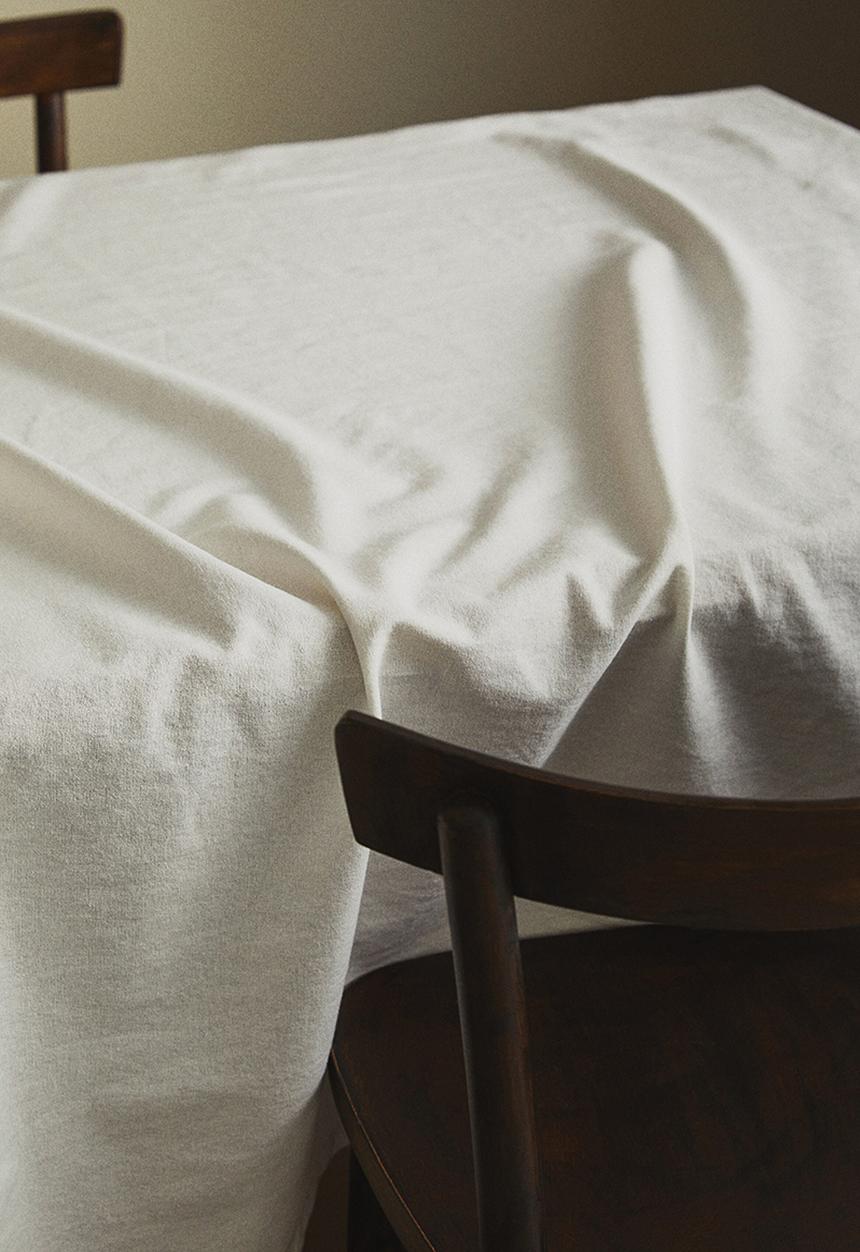 H&M - Linen-blend tablecloth - white