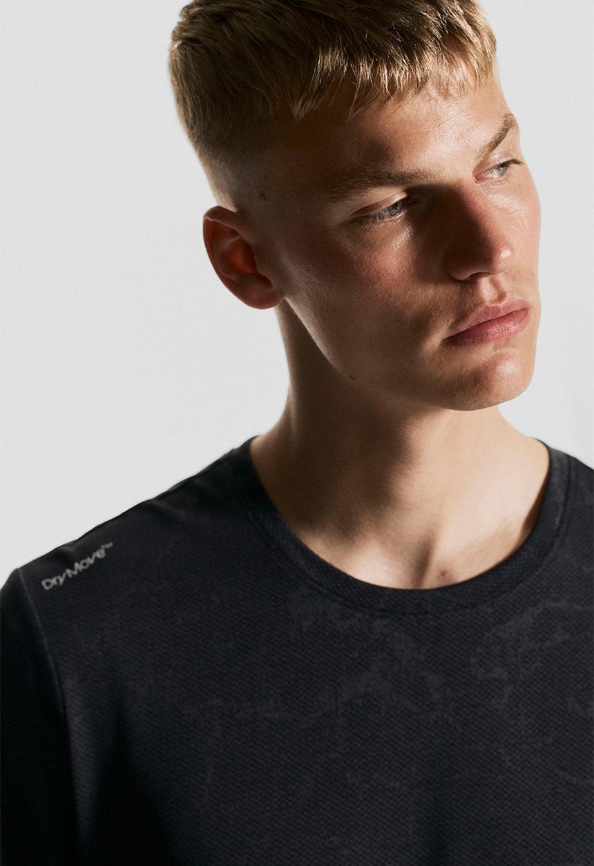 H&M - Regular fit sports top with drymove™ - black marbled 