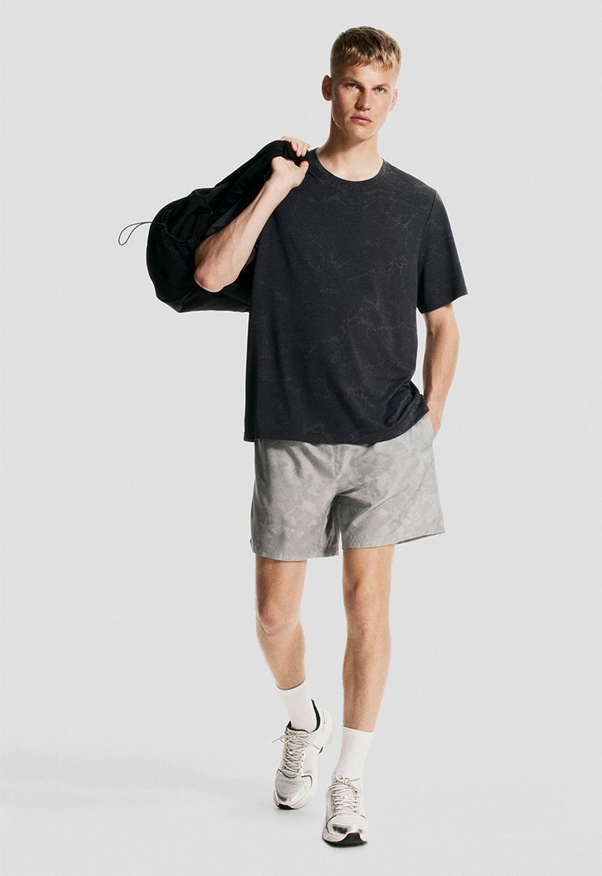 H&M - Regular fit sports top with drymove™ - black marbled 