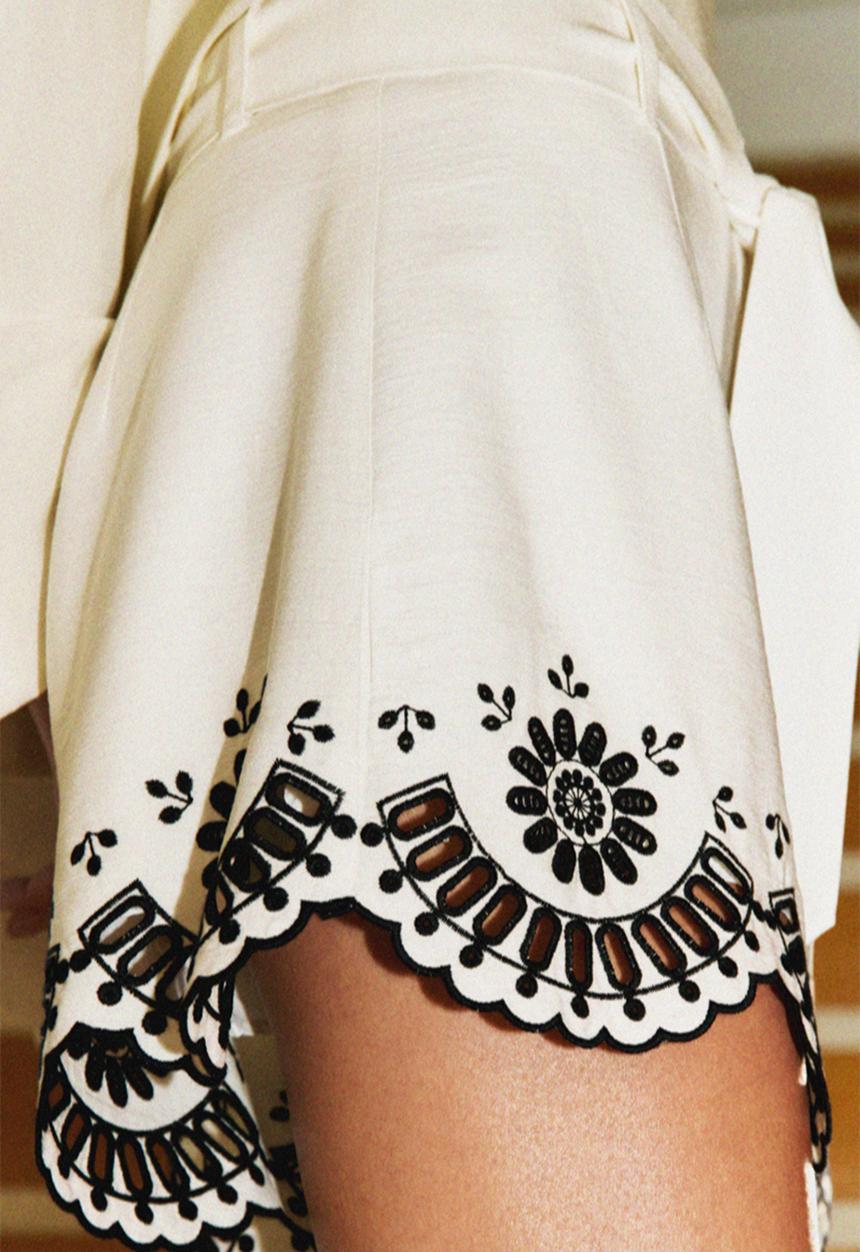 H&M - Embroidered twill shorts - white/black