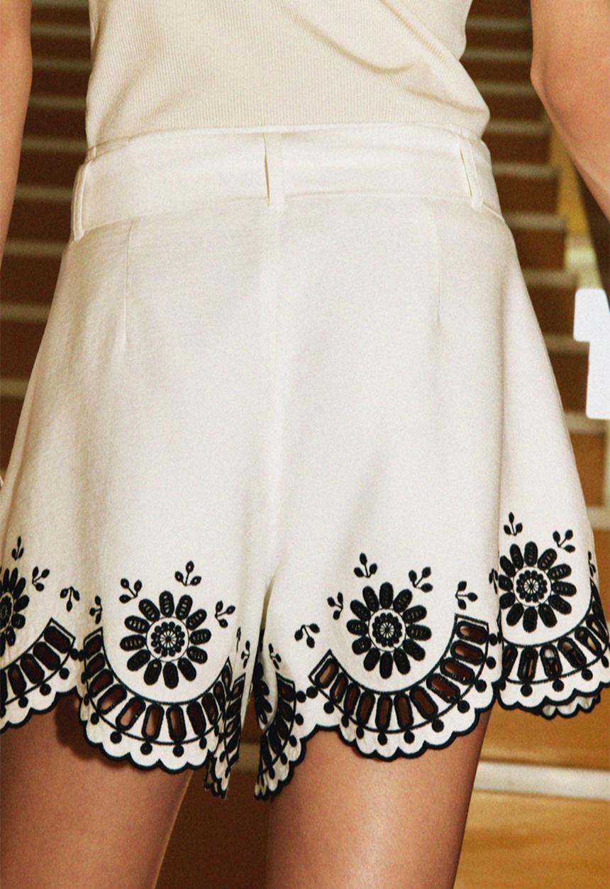 H&M - Embroidered twill shorts - white/black