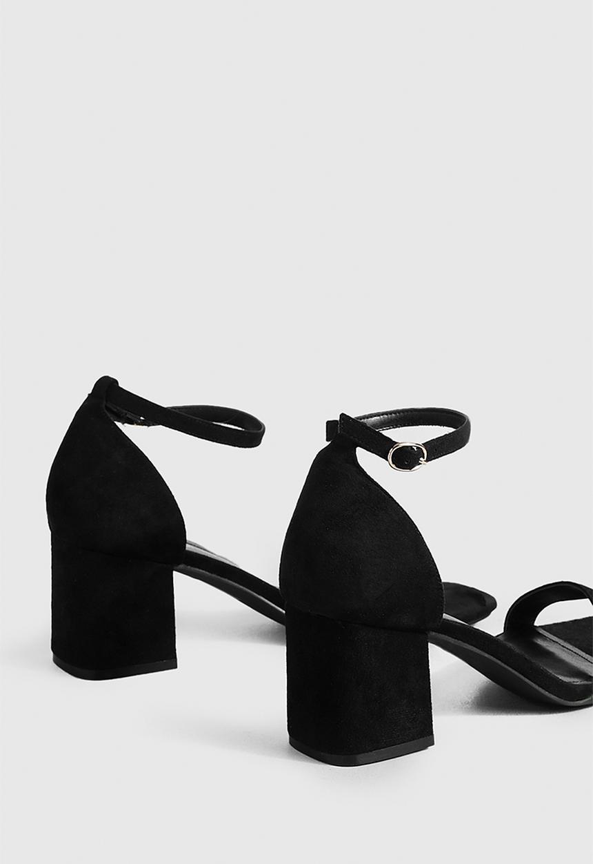 boohoo - Low block barely there heels - black