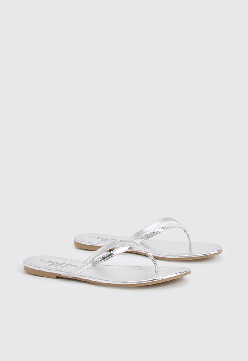 boohoo - Wide fit metallic flip flops - silver