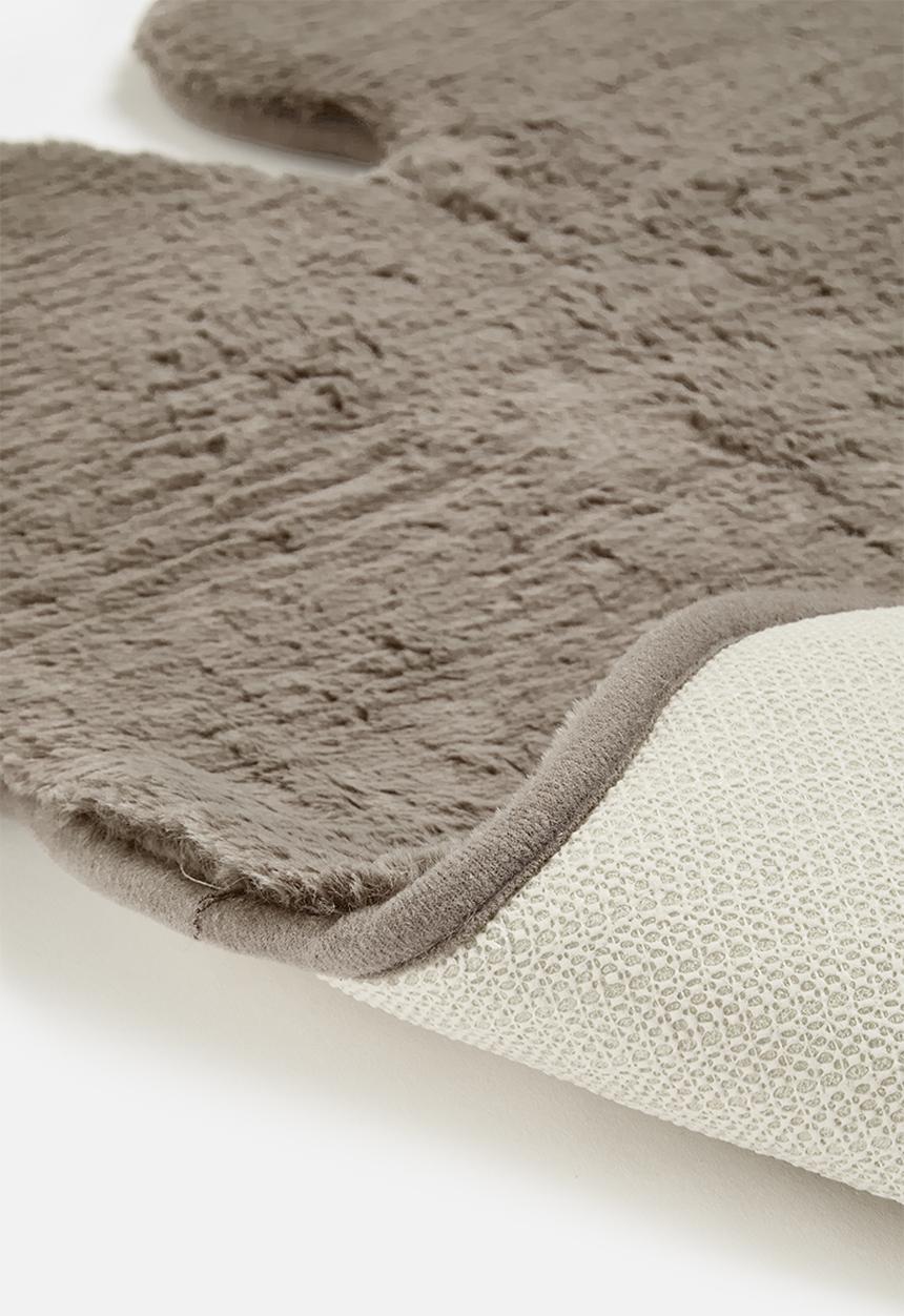 H&S - Bear rug - Taupe