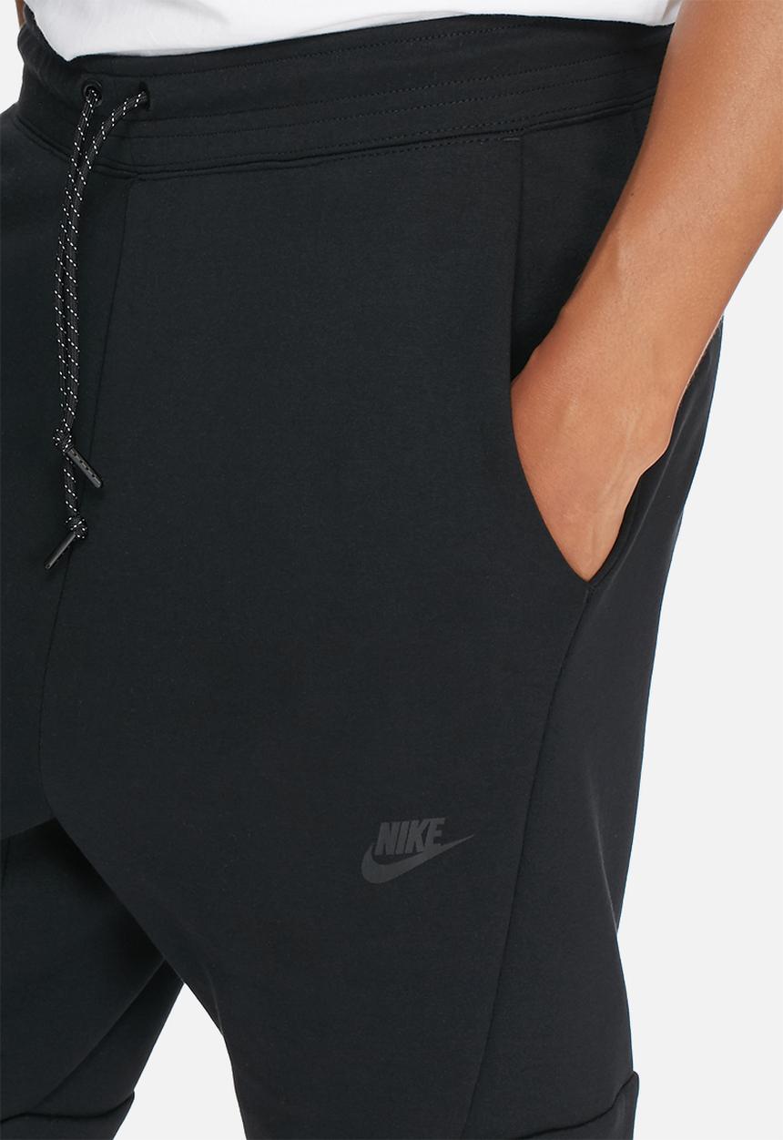 Nike - Tech fleece shorts
