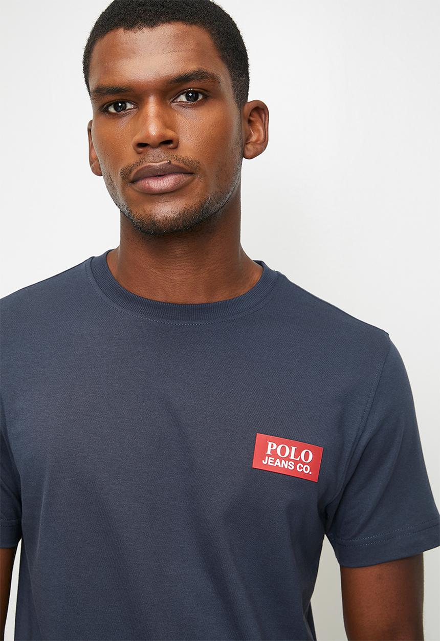 POLO - THABISO  PJC SS BLOCK LOGO TEE - NAVY