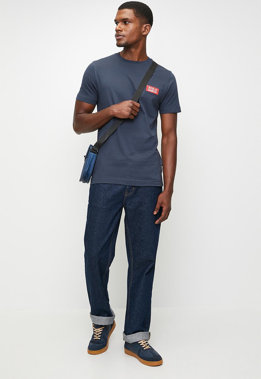 POLO - THABISO  PJC SS BLOCK LOGO TEE - NAVY