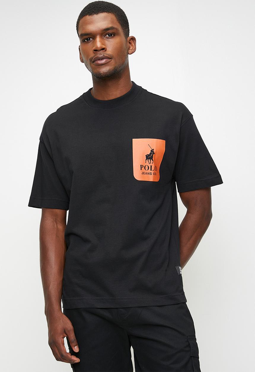 POLO - THEMBISA  PJC SS POCKET LOGO TEE - BLACK