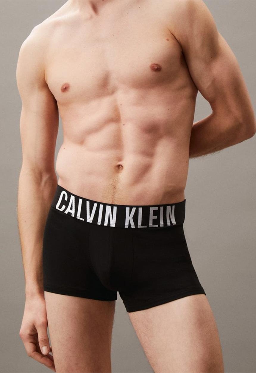 Calvin Klein - TRUNK 3PK - BLACK W/ HARBOR MIST LOGO/ BLACK W/ WHITE LOGO/ BLACK W/ CHILLY BLUE LOGO