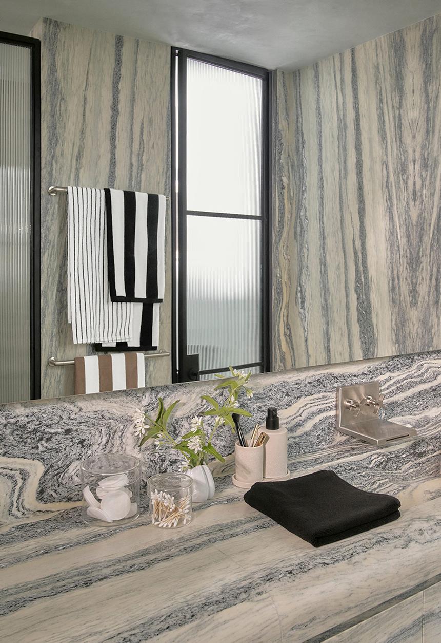 H&M - Bath towel - black/striped