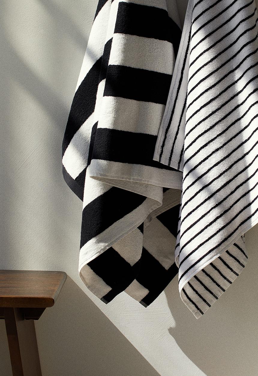 H&M - Bath towel - black/striped