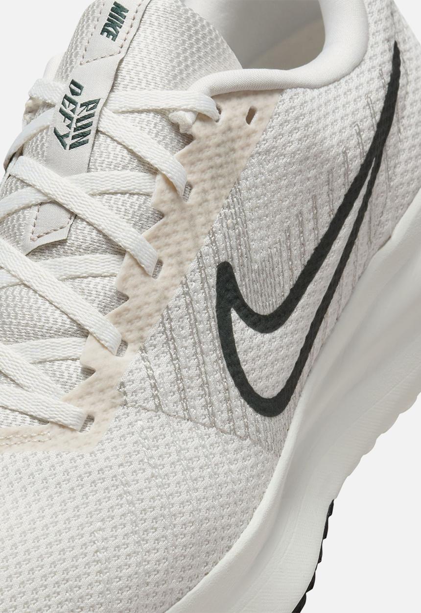 Nike - Nike Run Defy