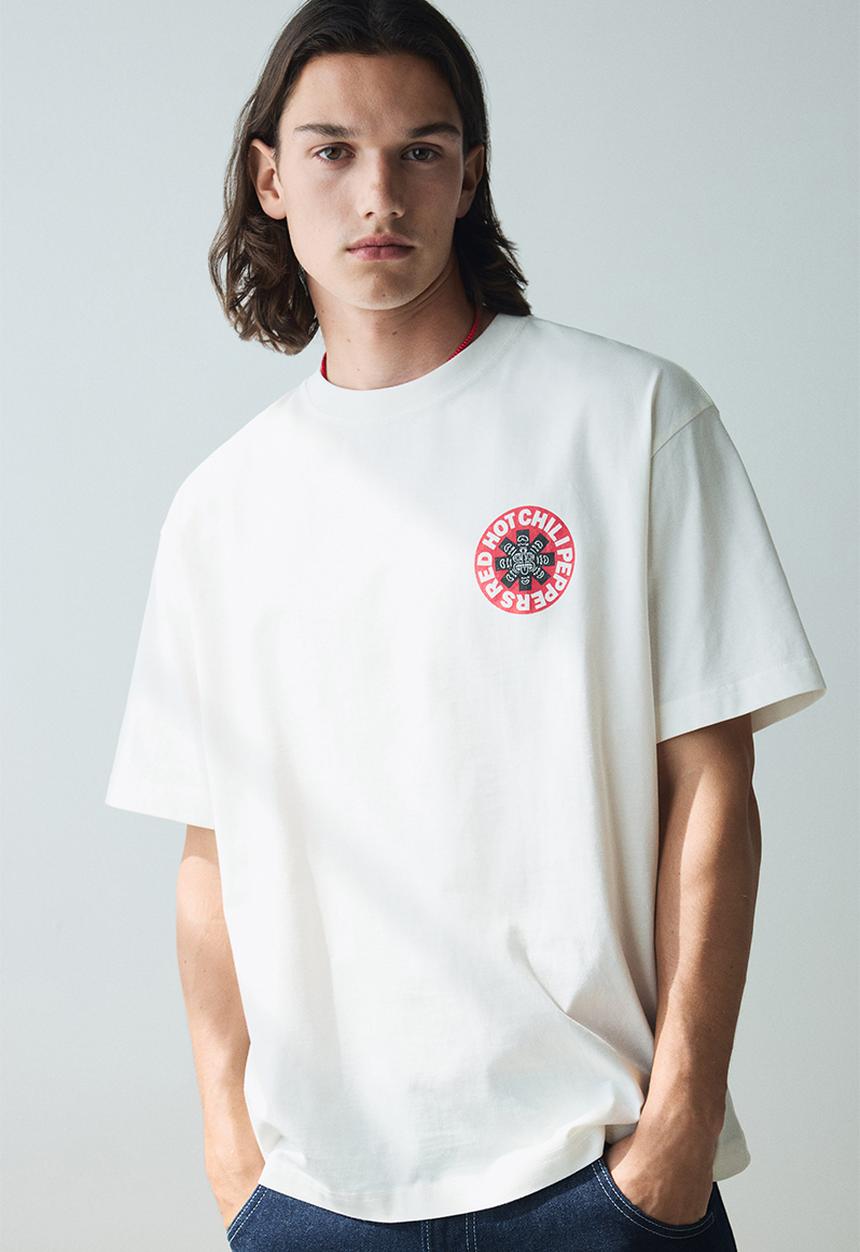H&M - Loose fit t-shirt - white & red hot chili peppers