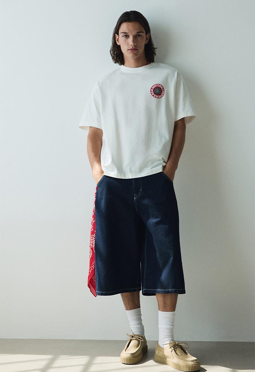 H&M - Loose fit t-shirt - white & red hot chili peppers