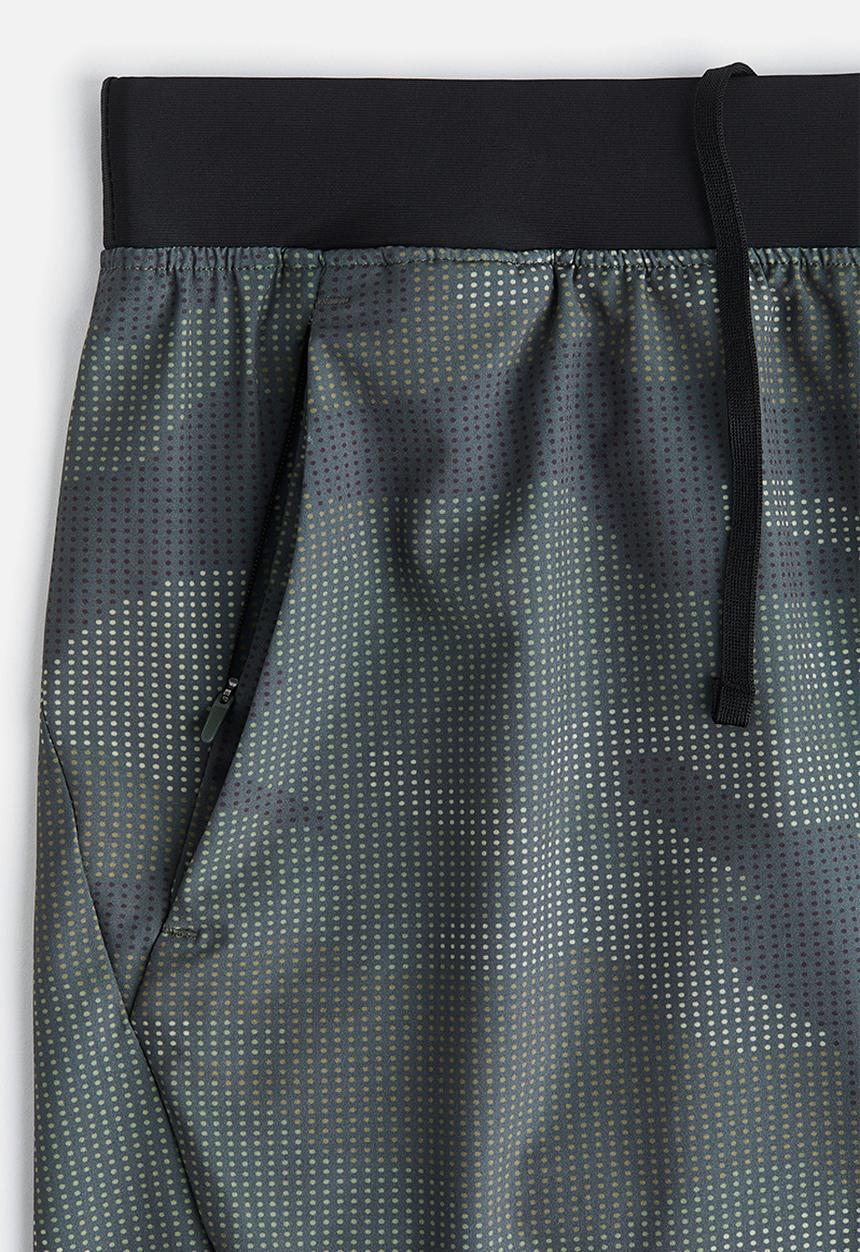 H&M - Mid-length sports shorts with drymove™ - dark green/patterned