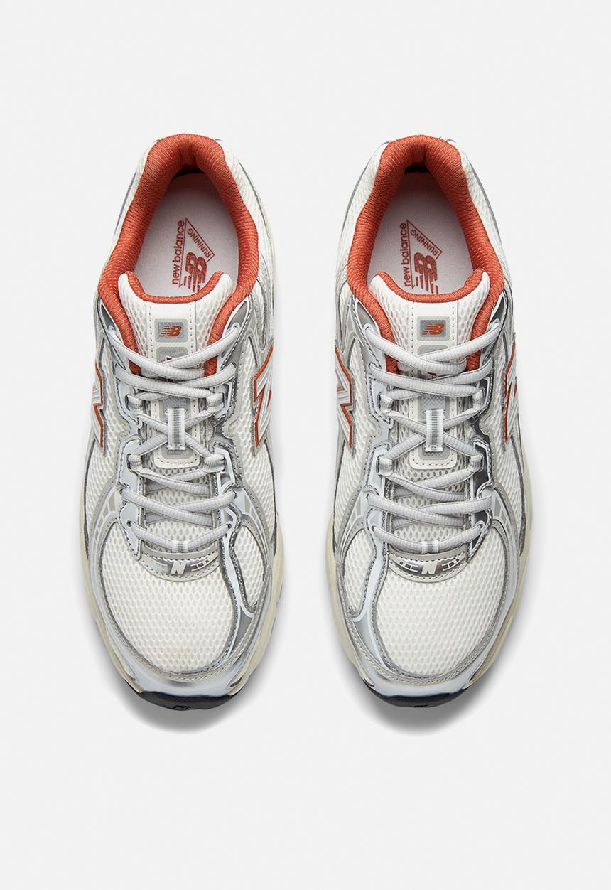 New Balance  - U740 v1