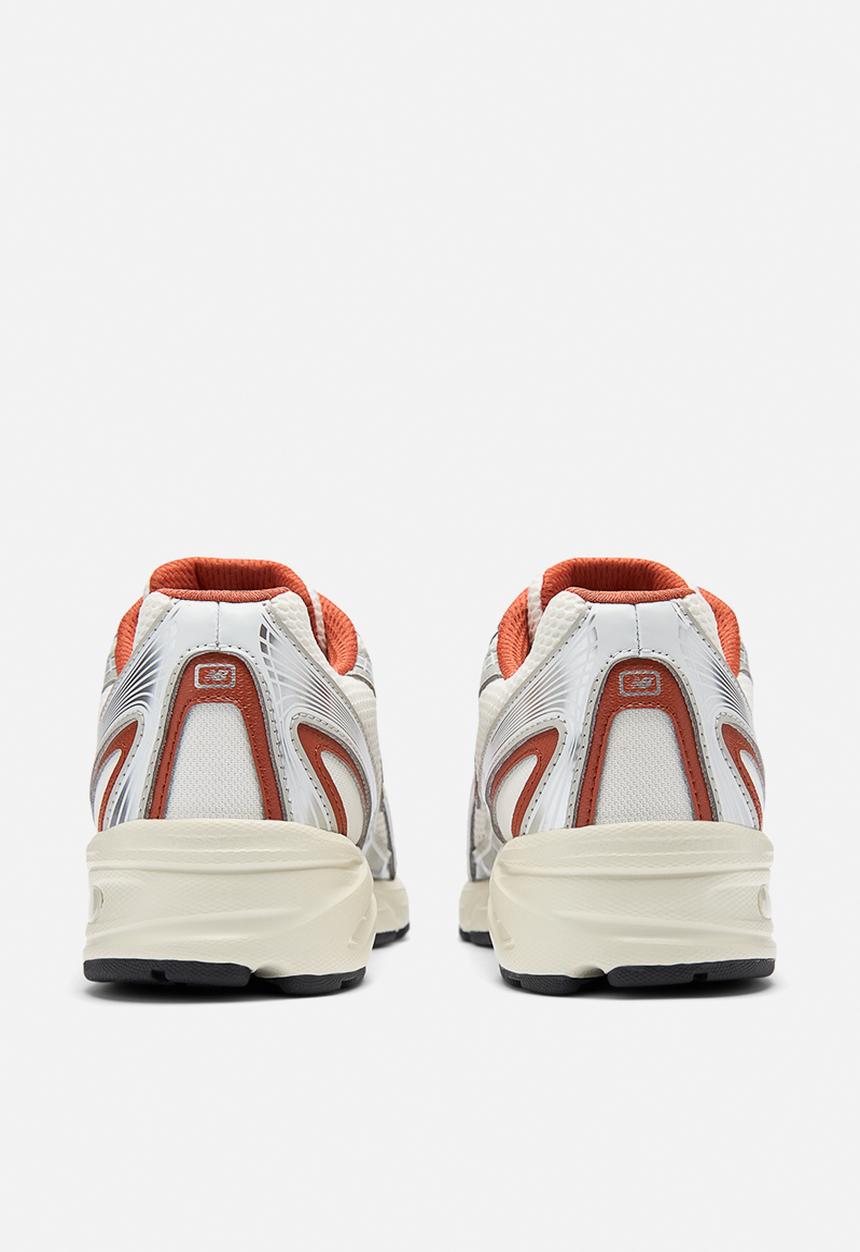 New Balance  - U740 v1