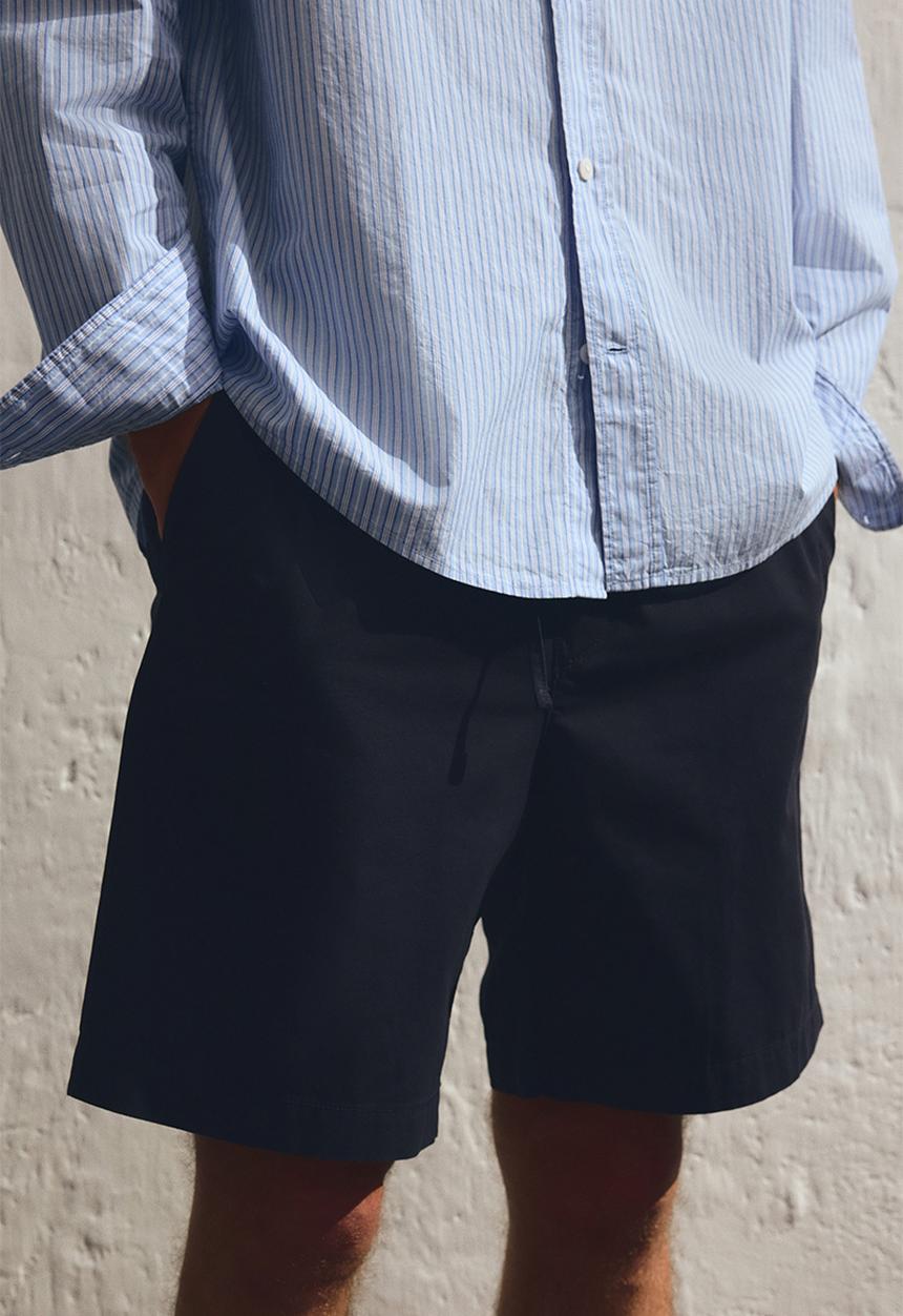 H&M - Regular fit canvas shorts - navy blue 