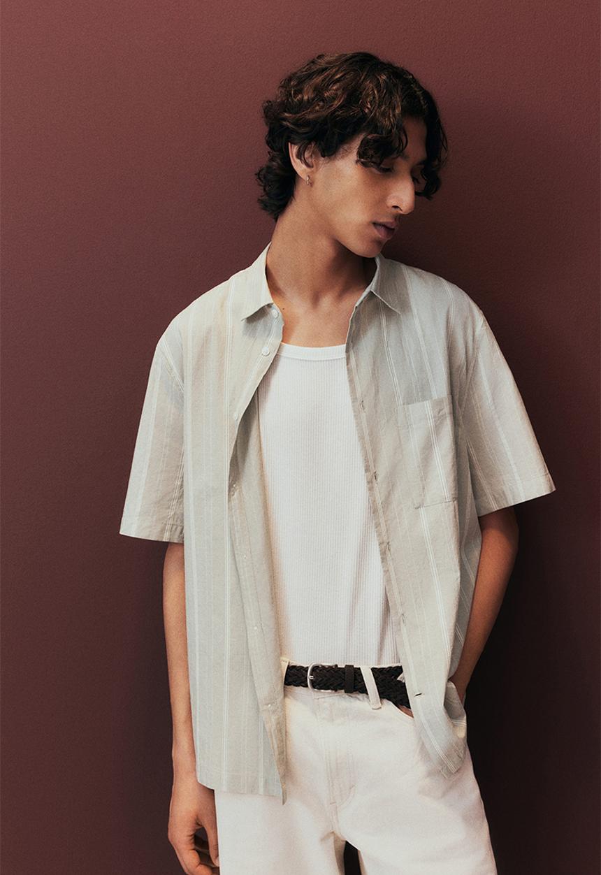 H&M - Regular fit short-sleeved shirt - greige striped