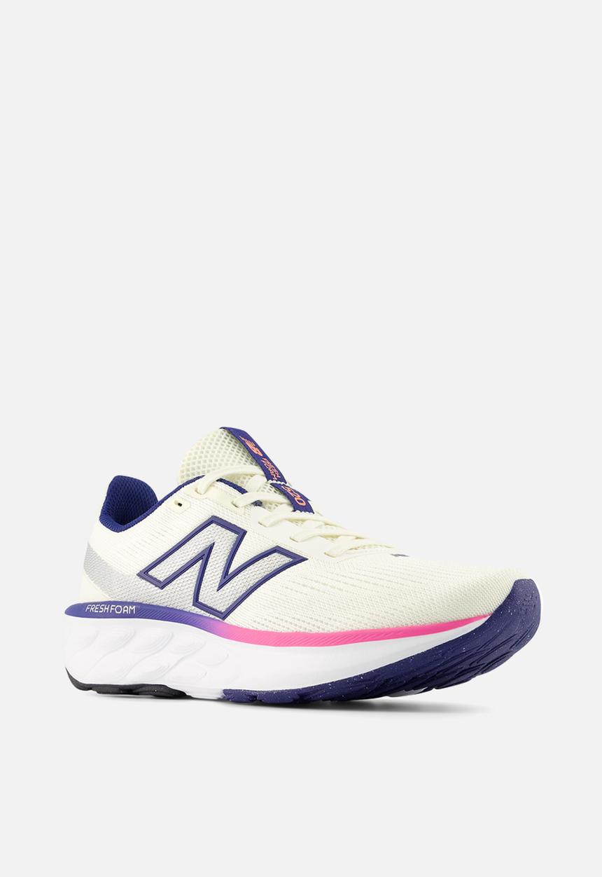New Balance  - FRESH FOAM 520 v9