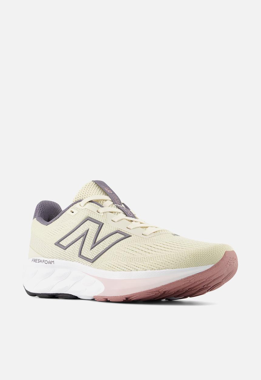 New Balance  - FRESH FOAM 520 v9