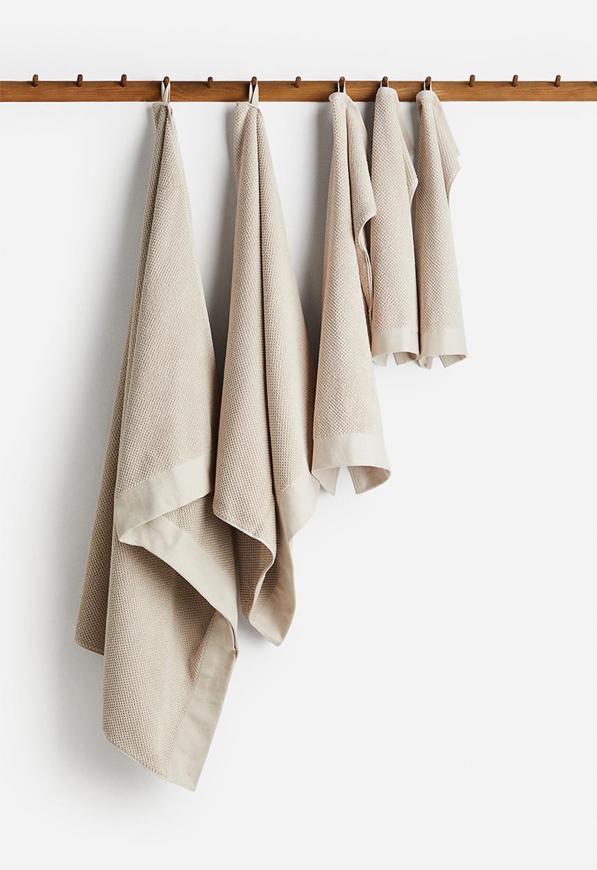 H&M - Cotton terry bath sheet - light beige 