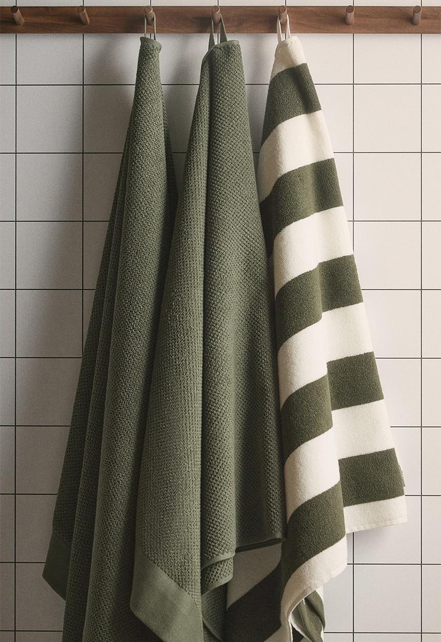 H&M - Cotton terry bath sheet - dark green