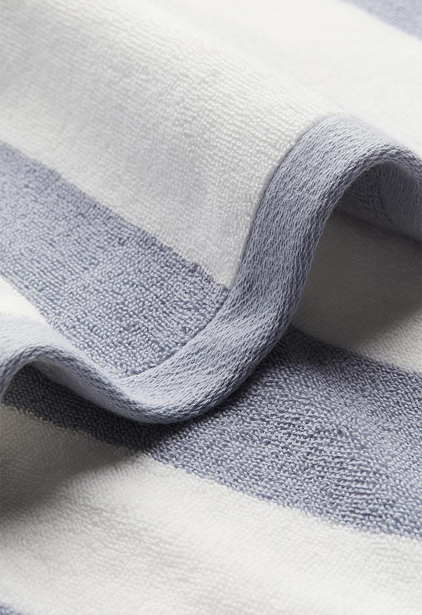 H&M - Bath towel -  light dusty blue/striped 