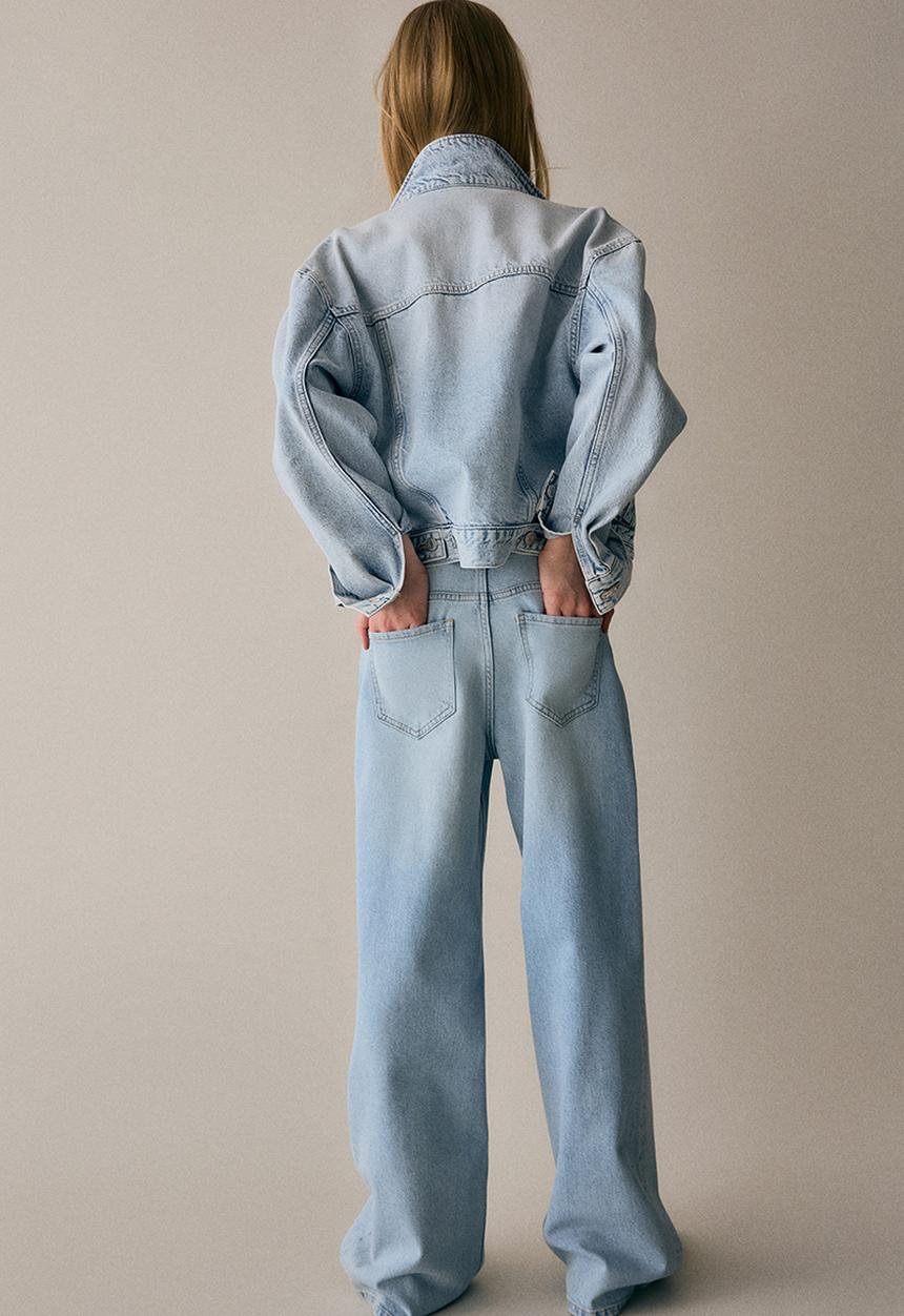 H&M - Baggy fit bootcut leg jeans - light denim blue teddy bear