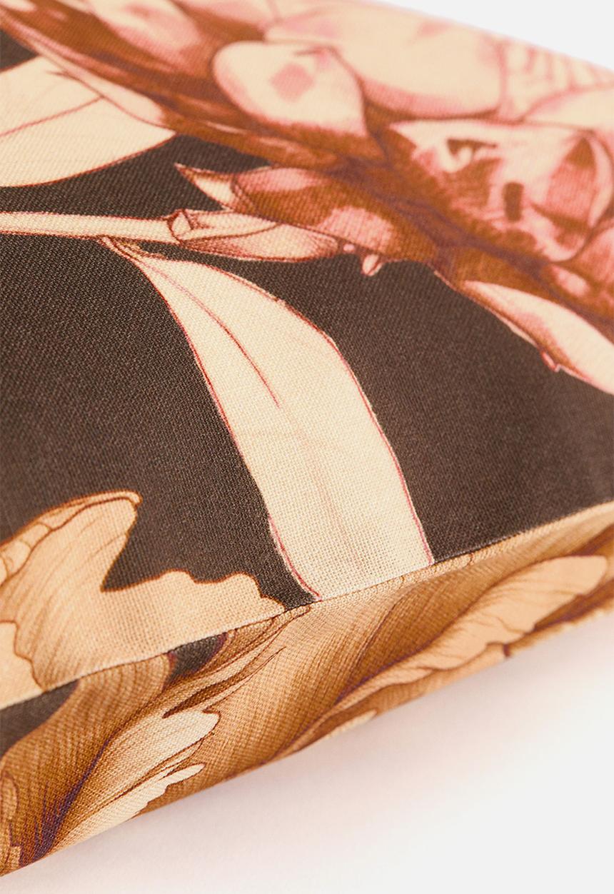 H&M - Patterned cushion cover - dark brown/floral 