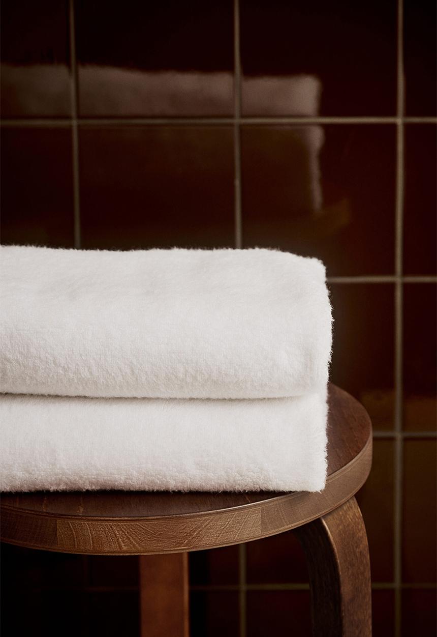 H&M - Soft terry bath towel - white